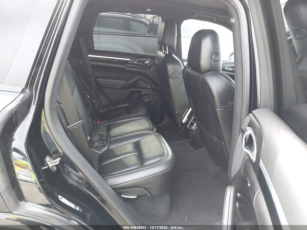 2017 PORSCHE CAYENNE PLATINUM EDITION
