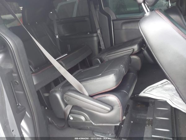 2017 DODGE GRAND CARAVAN GT — I8
