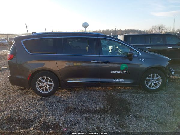 2020 CHRYSLER PACIFICA TOURING L — I116