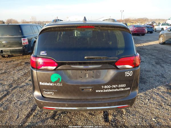 2020 CHRYSLER PACIFICA TOURING L — I119