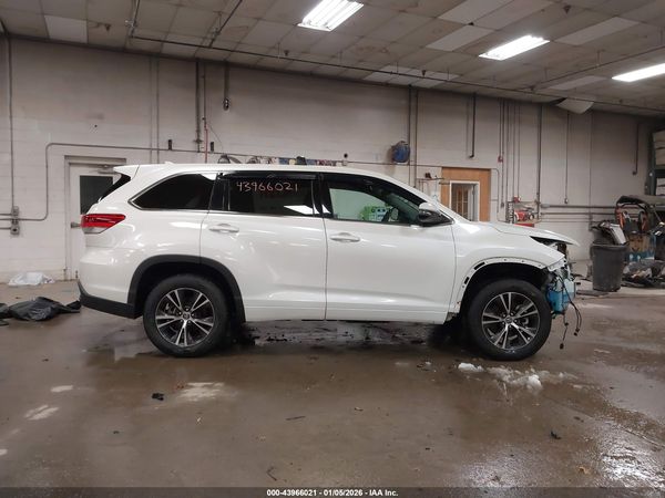 2017 TOYOTA HIGHLANDER LE PLUS