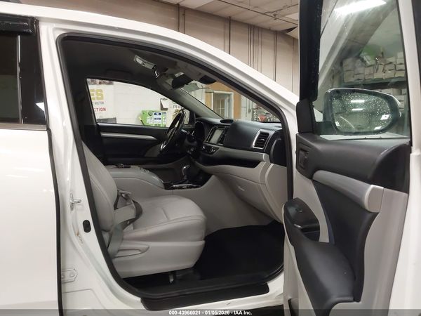 2017 TOYOTA HIGHLANDER LE PLUS