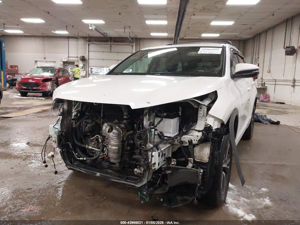 2017 TOYOTA HIGHLANDER LE PLUS