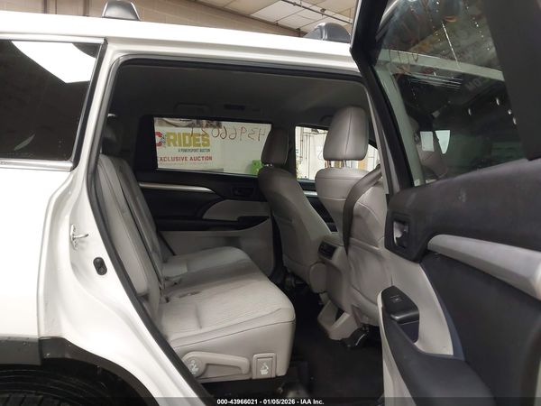 2017 TOYOTA HIGHLANDER LE PLUS