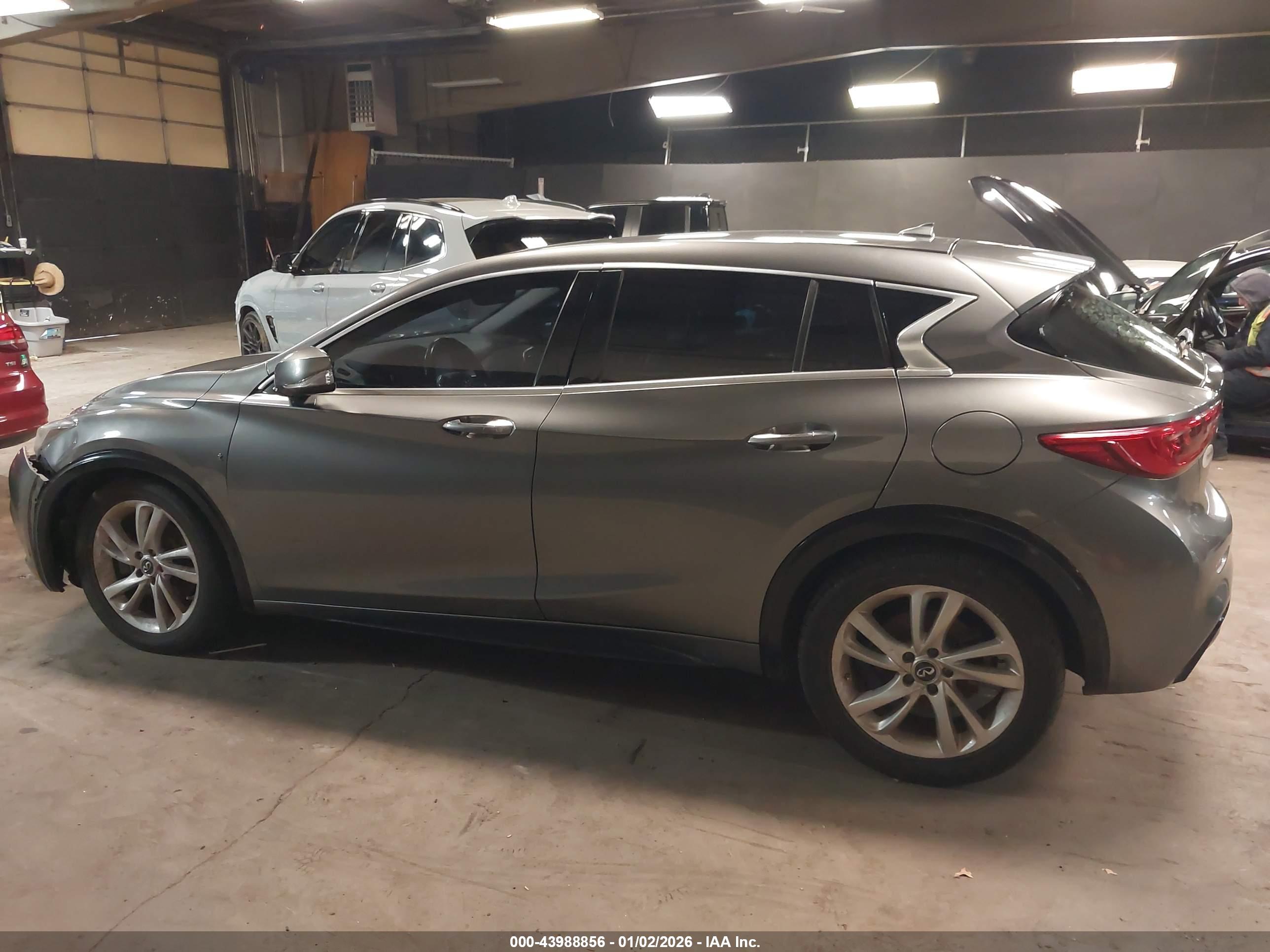 2018 INFINITI QX30 LUXURY
