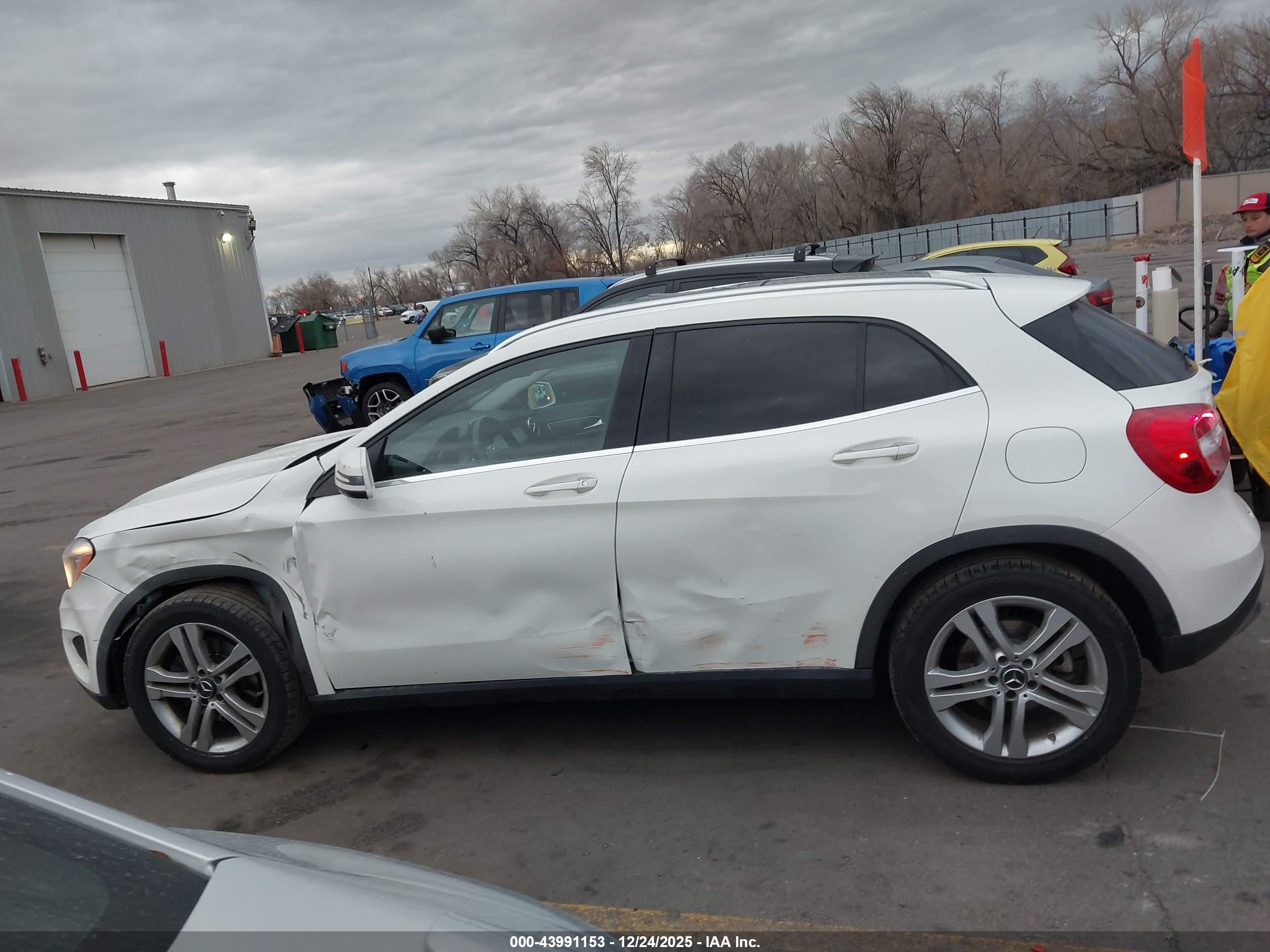 2015 MERCEDES-BENZ GLA 250 4MATIC