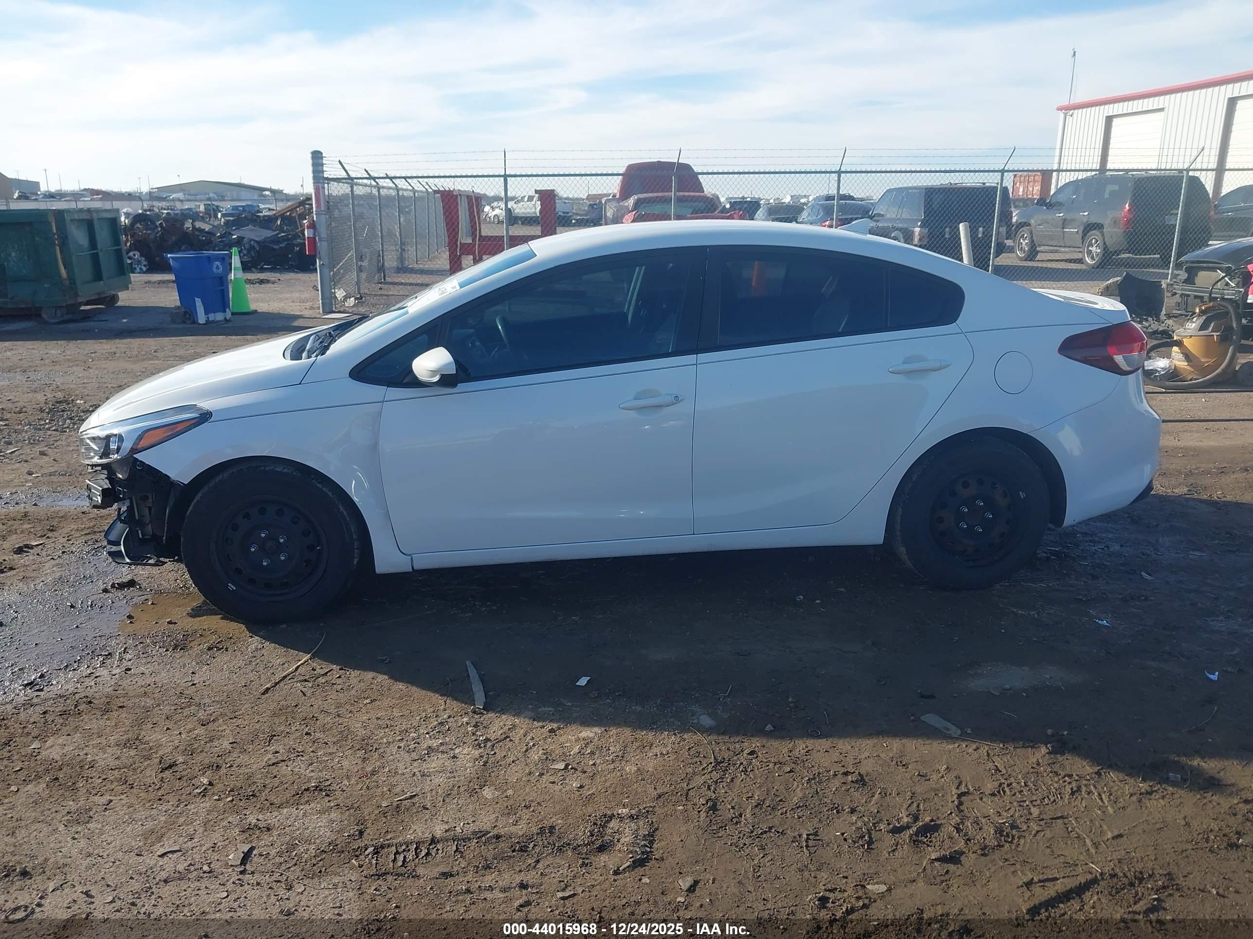 2017 KIA FORTE LX