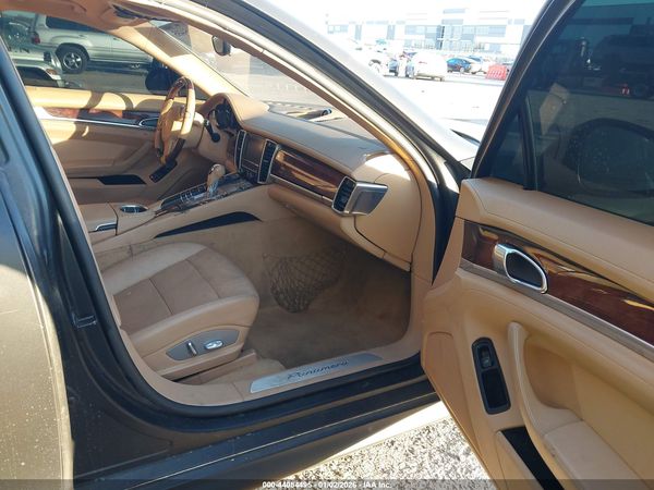 2011 PORSCHE PANAMERA 4