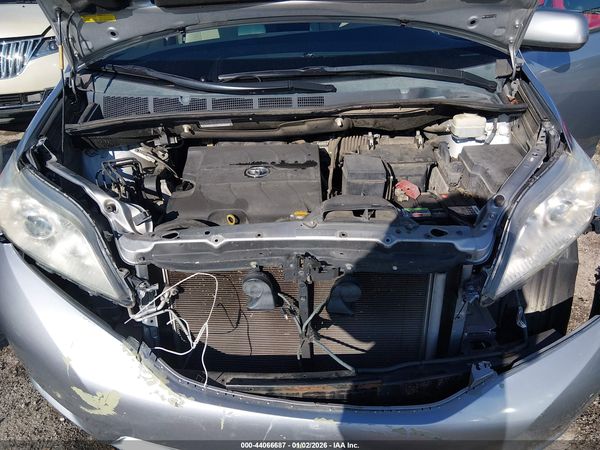 2014 TOYOTA SIENNA LE V6 8 PASSENGER