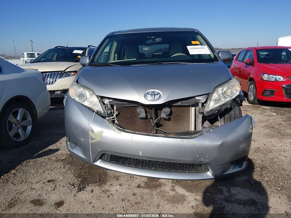 2014 TOYOTA SIENNA LE V6 8 PASSENGER