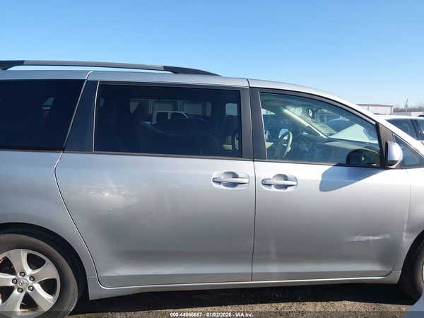 2014 TOYOTA SIENNA LE V6 8 PASSENGER