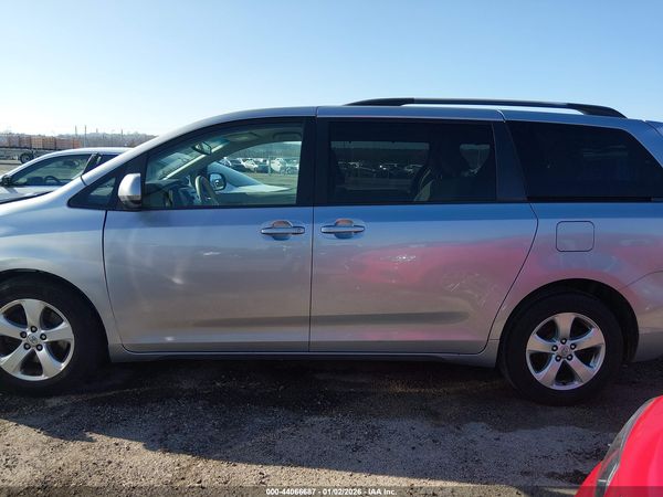 2014 TOYOTA SIENNA LE V6 8 PASSENGER