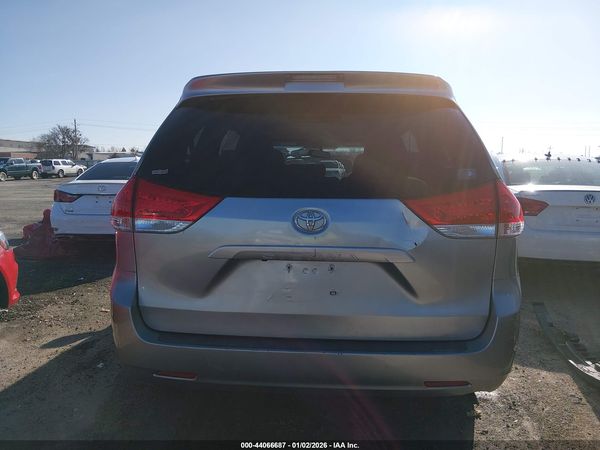 2014 TOYOTA SIENNA LE V6 8 PASSENGER