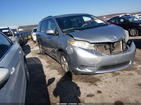 2014 TOYOTA SIENNA LE V6 8 PASSENGER