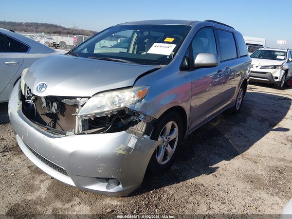 2014 TOYOTA SIENNA LE V6 8 PASSENGER