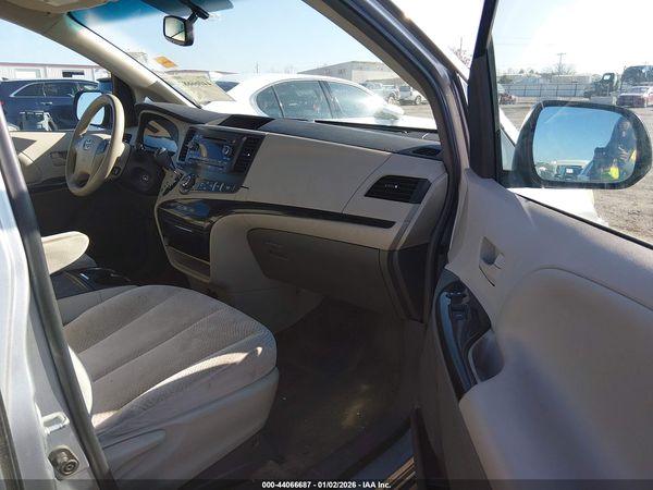 2014 TOYOTA SIENNA LE V6 8 PASSENGER
