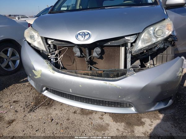2014 TOYOTA SIENNA LE V6 8 PASSENGER