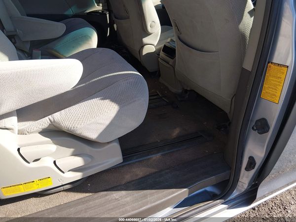 2014 TOYOTA SIENNA LE V6 8 PASSENGER