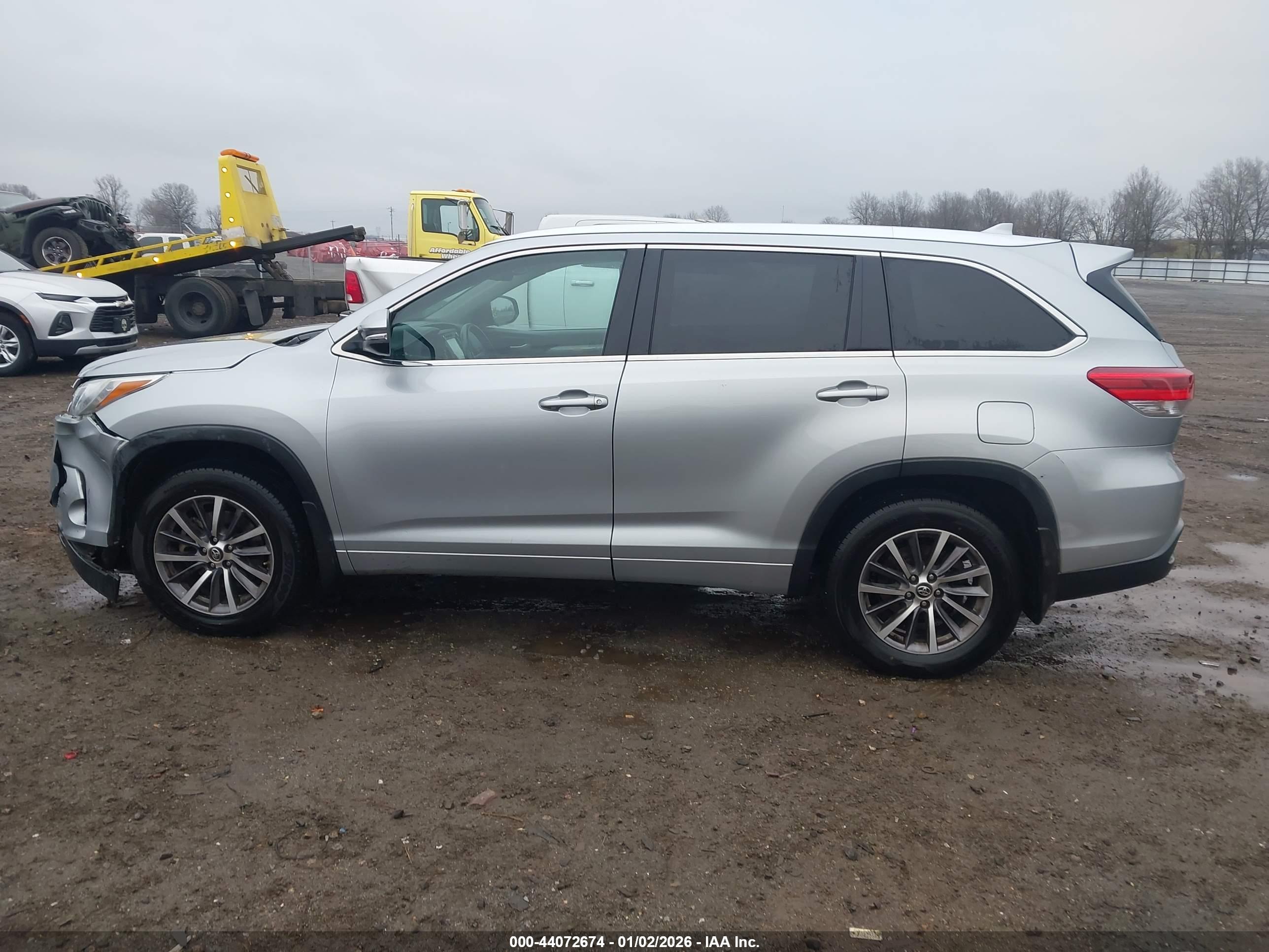 2017 TOYOTA HIGHLANDER XLE