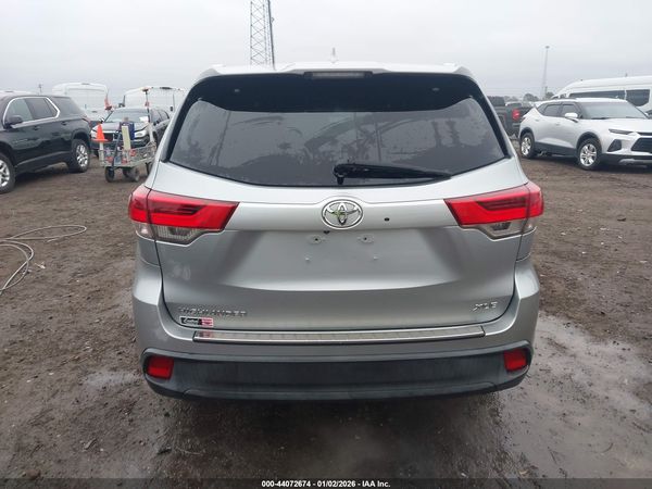 2017 TOYOTA HIGHLANDER XLE