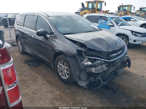 2017 CHRYSLER PACIFICA TOURING — I1