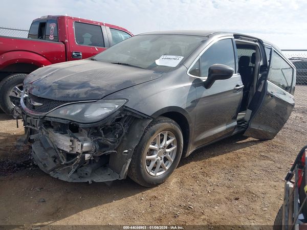 2017 CHRYSLER PACIFICA TOURING — I2