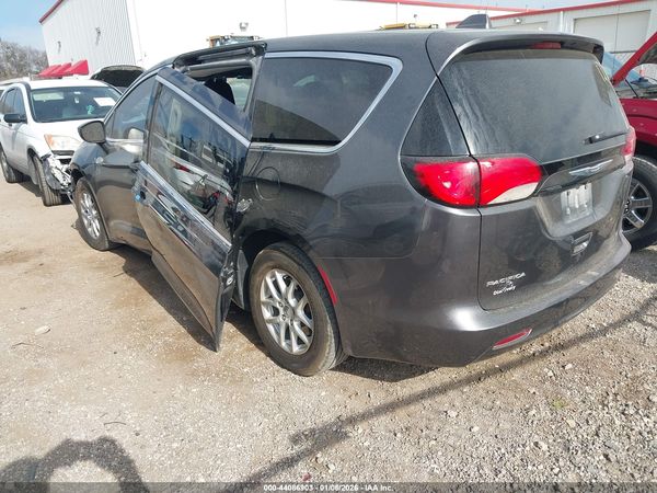 2017 CHRYSLER PACIFICA TOURING — I3