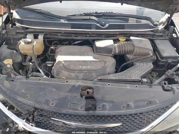 2017 CHRYSLER PACIFICA TOURING — I10