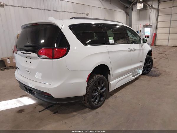 2019 CHRYSLER PACIFICA TOURING L — I4