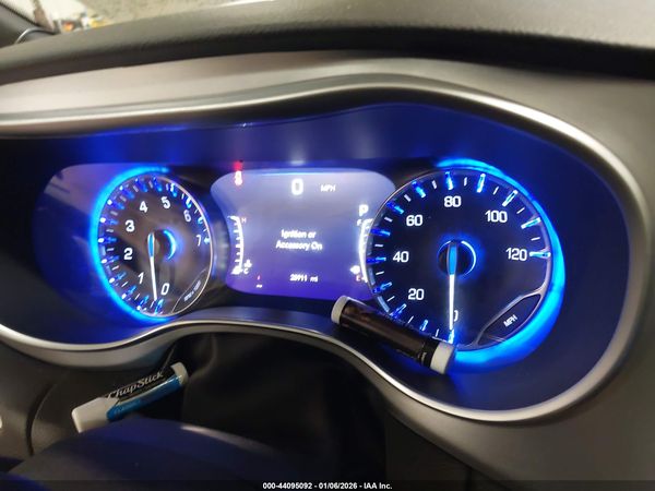 2019 CHRYSLER PACIFICA TOURING L — I7