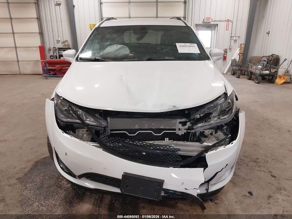 2019 CHRYSLER PACIFICA TOURING L — I115