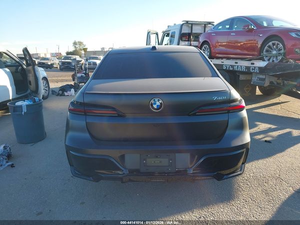 2025 BMW 740I