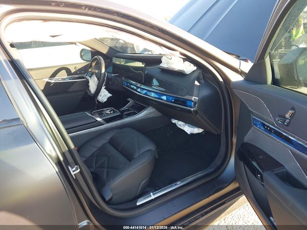 2025 BMW 740I