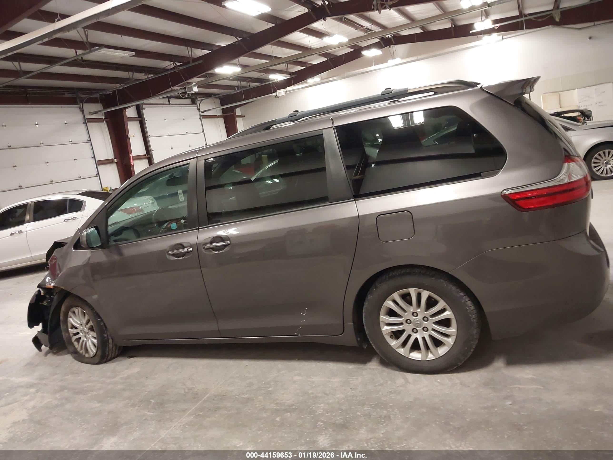 2017 TOYOTA SIENNA XLE 8 PASSENGER
