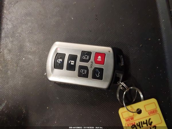 2017 TOYOTA SIENNA XLE 8 PASSENGER