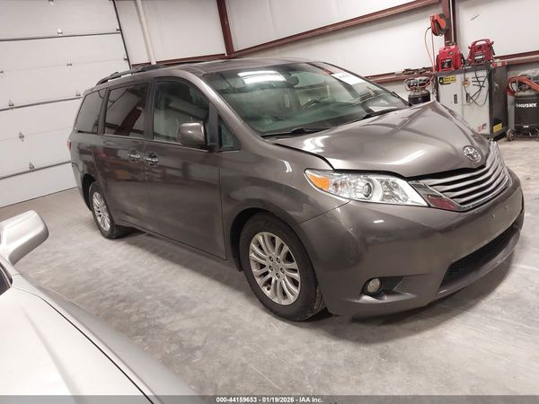 2017 TOYOTA SIENNA XLE 8 PASSENGER