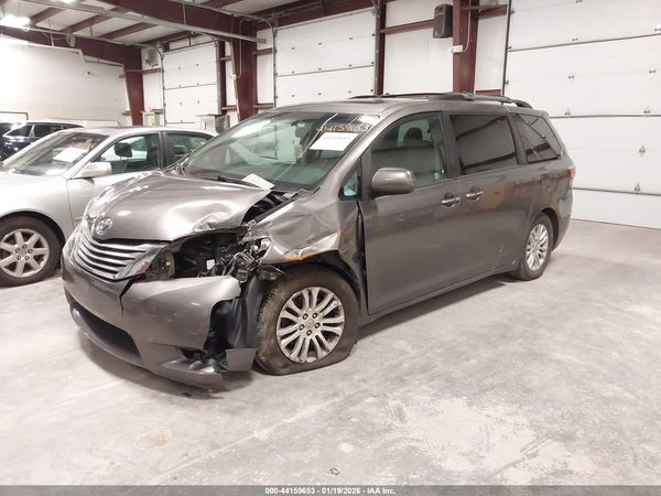 2017 TOYOTA SIENNA XLE 8 PASSENGER