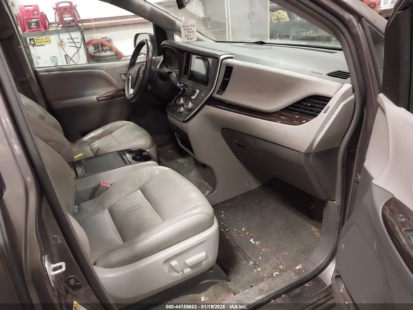 2017 TOYOTA SIENNA XLE 8 PASSENGER