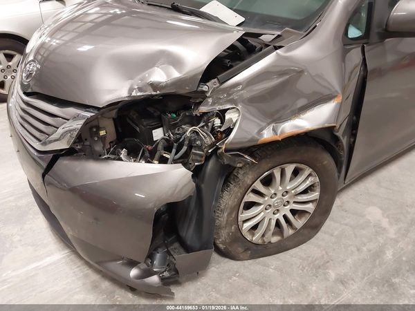 2017 TOYOTA SIENNA XLE 8 PASSENGER