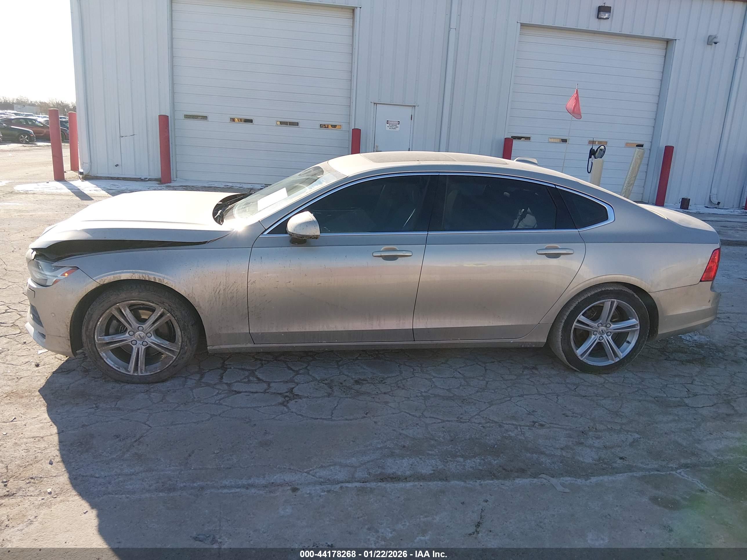 2018 VOLVO S90 T5 MOMENTUM