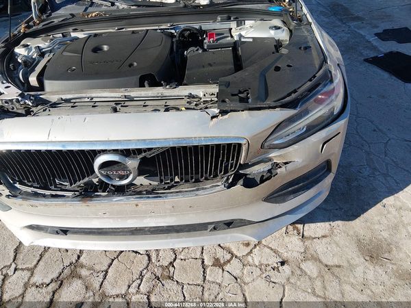 2018 VOLVO S90 T5 MOMENTUM