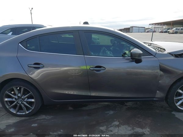 2018 MAZDA MAZDA3 TOURING