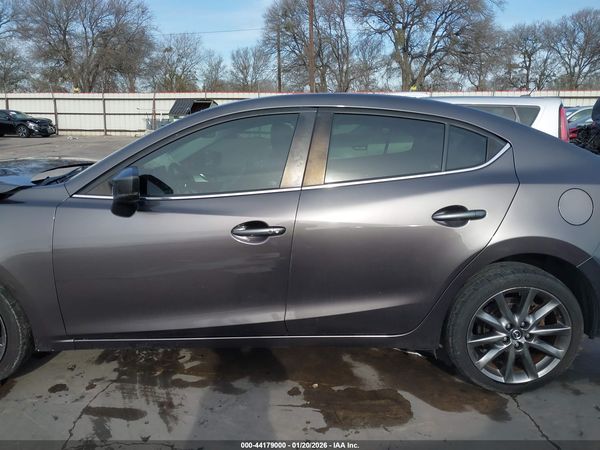2018 MAZDA MAZDA3 TOURING