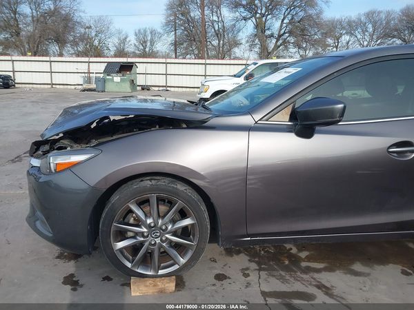 2018 MAZDA MAZDA3 TOURING