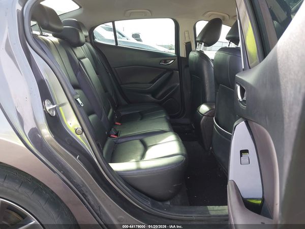 2018 MAZDA MAZDA3 TOURING