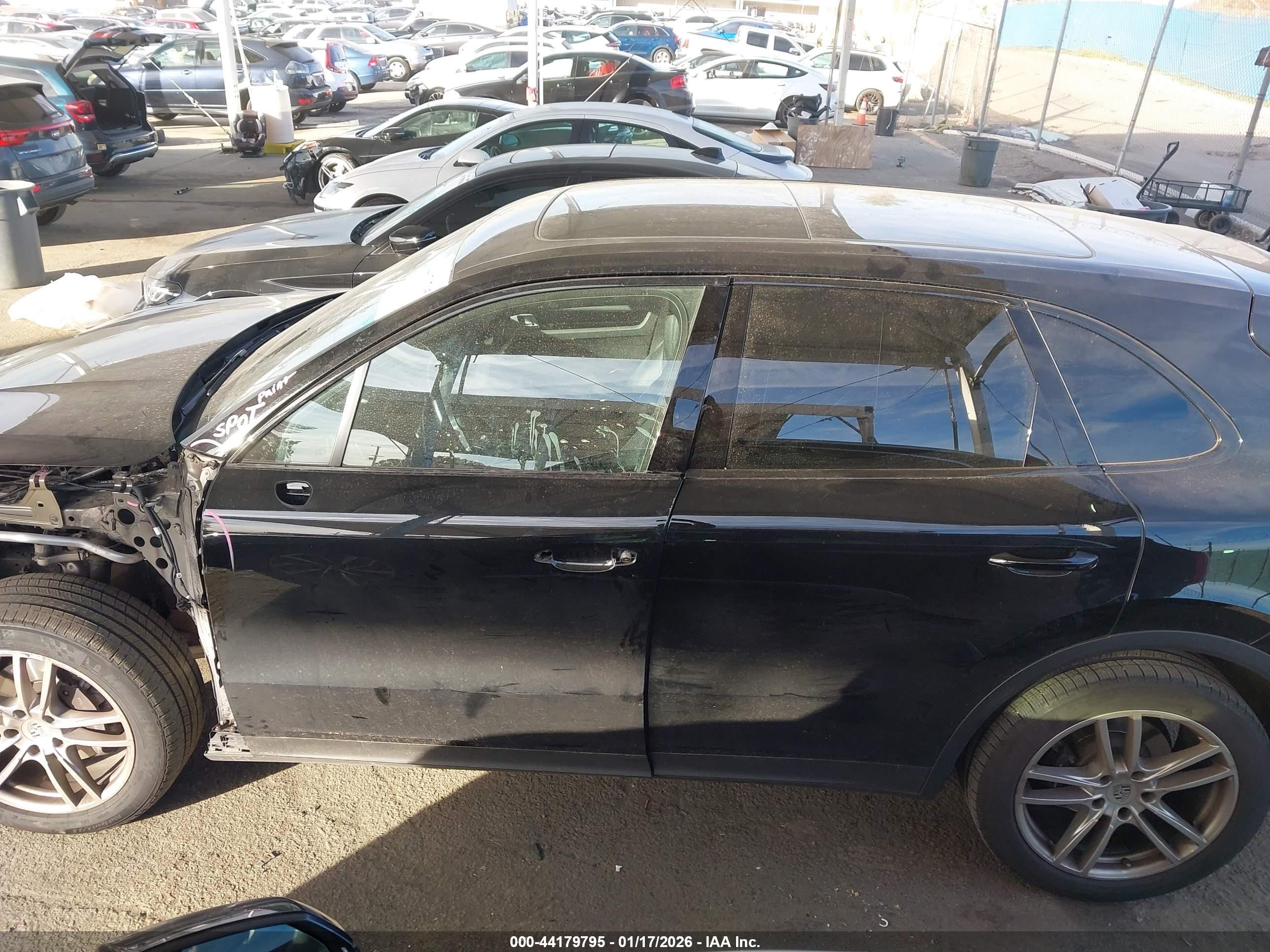 2019 PORSCHE CAYENNE