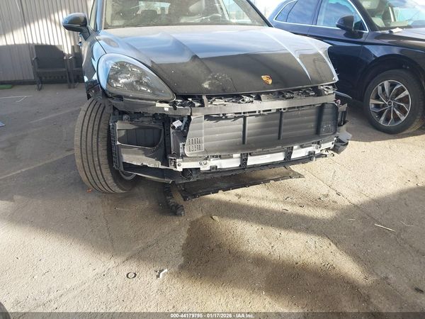2019 PORSCHE CAYENNE