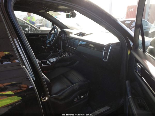 2019 PORSCHE CAYENNE