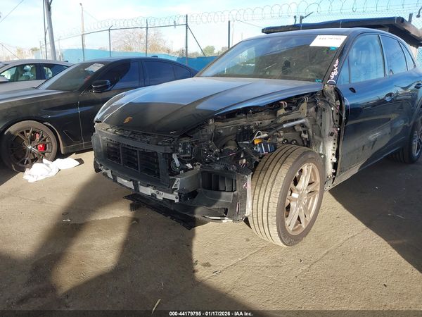 2019 PORSCHE CAYENNE