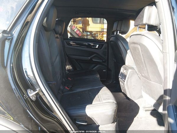 2019 PORSCHE CAYENNE